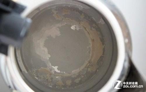 如何清除水壶里的水垢？