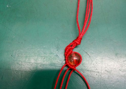 谁有这种类型的用72号线编织珠子手链的教程啊？急求啊！