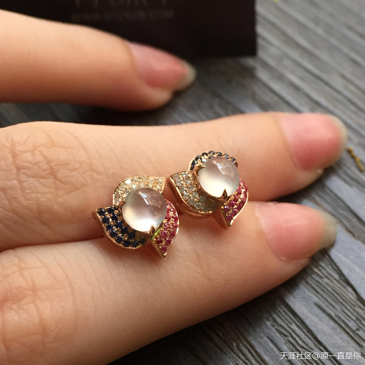亚洲玉都十月流年珠宝的翡翠戒指贵不贵