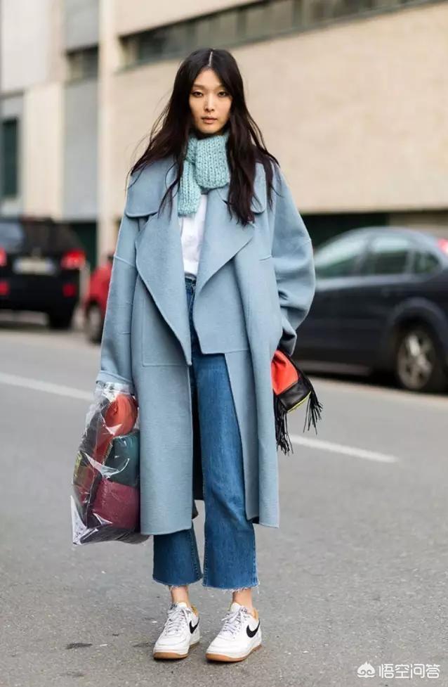 雾霾蓝是什么颜色？2018年还流行吗？买了件雾霾蓝的双面羊绒大衣，要怎么搭配才显得高级美？