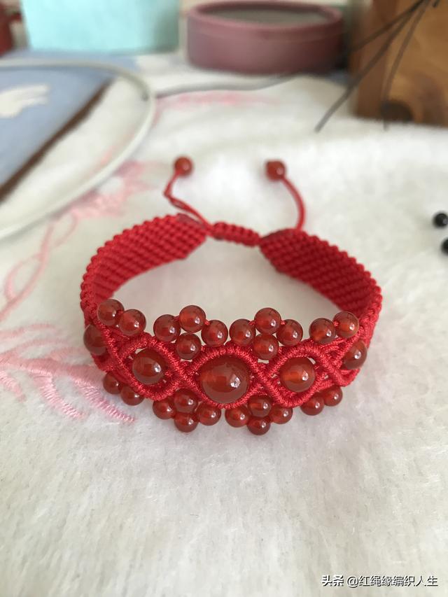 红绳手链珠子与珠子之间该怎么扣节？