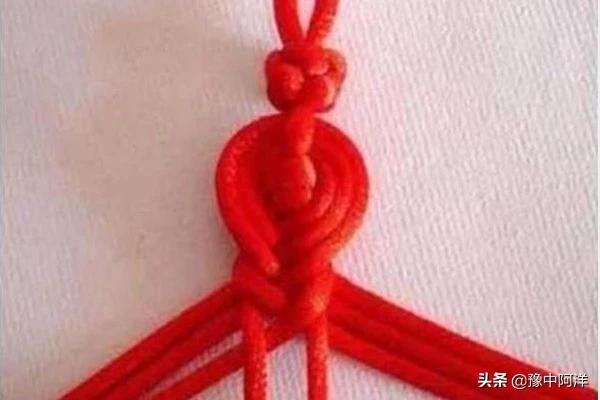 用红绳编手链，怎样用绳子编手链？