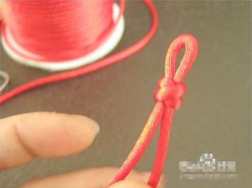 想问下这个红绳项链编法的名字是什么？或者图解，视频都可以～